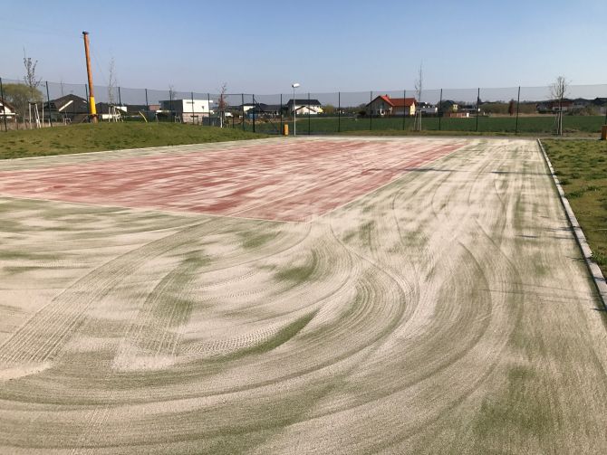 Pravidelná péče o sportovní areál nedaleko Prahy