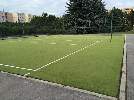 Revitalizácia umelého trávnika na malom ihrisku pri základnej škole